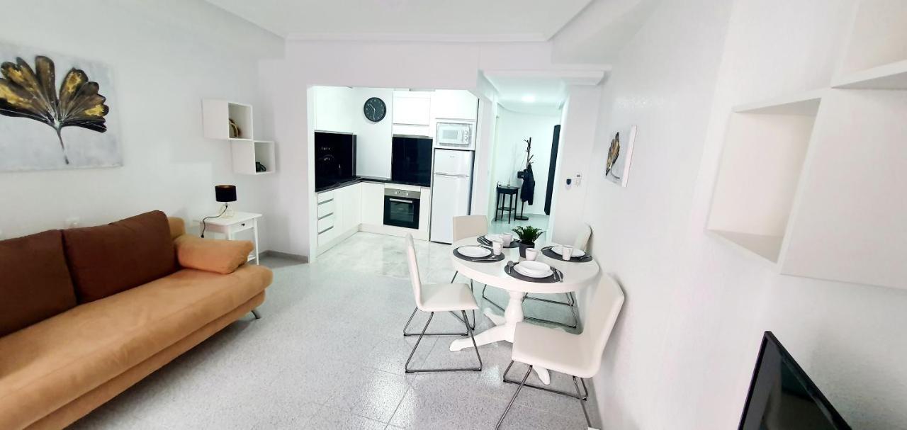 Apartments On The Beach In Torrevieja Esterno foto